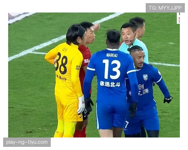 无意接触犯规规则拆解：裁判如何判定误碰界限？