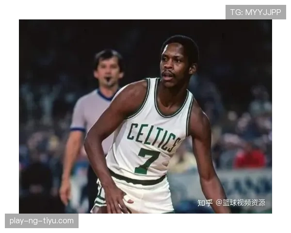 内特·阿奇博尔德无球跑动拉开防线提升三分效率明显