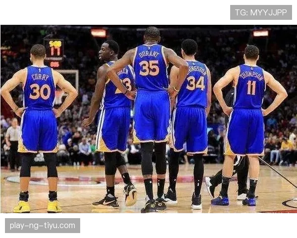 实战篮球规则中如何准确判定快攻犯规的关键要点